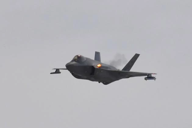 «Πήραν φωτιά» τα φονικά πυροβόλα των F-35 – Δείτε εικόνες